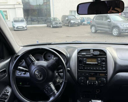 Черный Тойота РАВ 4, объемом двигателя 2 л и пробегом 230 тыс. км за 6500 $, фото 4 на Automoto.ua