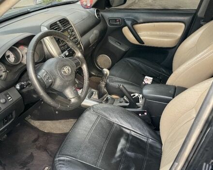 Чорний Тойота РАВ 4, об'ємом двигуна 2 л та пробігом 250 тис. км за 4800 $, фото 4 на Automoto.ua