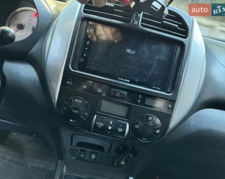 Черный Тойота РАВ 4, объемом двигателя 2 л и пробегом 279 тыс. км за 7000 $, фото 9 на Automoto.ua