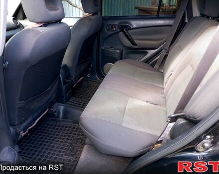 Чорний Тойота РАВ 4, об'ємом двигуна 2 л та пробігом 251 тис. км за 7100 $, фото 4 на Automoto.ua