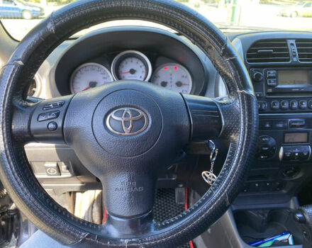 Черный Тойота РАВ 4, объемом двигателя 2 л и пробегом 262 тыс. км за 8800 $, фото 7 на Automoto.ua