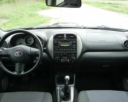 Черный Тойота РАВ 4, объемом двигателя 2 л и пробегом 210 тыс. км за 2600 $, фото 4 на Automoto.ua