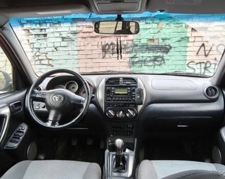 Чорний Тойота РАВ 4, об'ємом двигуна 2 л та пробігом 297 тис. км за 3800 $, фото 2 на Automoto.ua