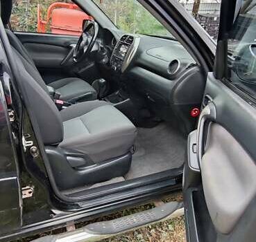 Черный Тойота РАВ 4, объемом двигателя 2 л и пробегом 186 тыс. км за 9500 $, фото 4 на Automoto.ua