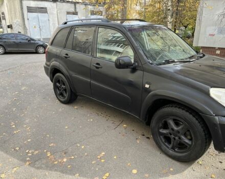 Черный Тойота РАВ 4, объемом двигателя 2 л и пробегом 300 тыс. км за 3600 $, фото 1 на Automoto.ua