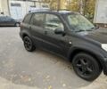 Черный Тойота РАВ 4, объемом двигателя 2 л и пробегом 300 тыс. км за 3600 $, фото 1 на Automoto.ua