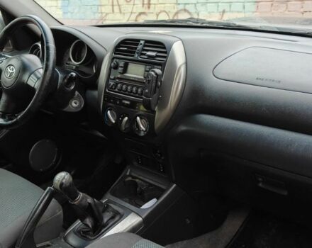 Чорний Тойота РАВ 4, об'ємом двигуна 2 л та пробігом 297 тис. км за 3800 $, фото 3 на Automoto.ua
