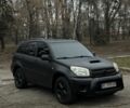Чорний Тойота РАВ 4, об'ємом двигуна 2 л та пробігом 285 тис. км за 4300 $, фото 1 на Automoto.ua