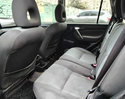 Чорний Тойота РАВ 4, об'ємом двигуна 2 л та пробігом 297 тис. км за 3800 $, фото 6 на Automoto.ua