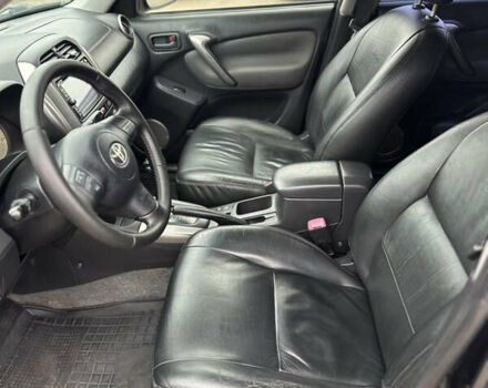 Черный Тойота РАВ 4, объемом двигателя 2 л и пробегом 243 тыс. км за 6900 $, фото 6 на Automoto.ua