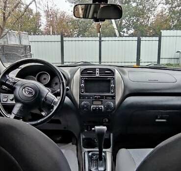 Черный Тойота РАВ 4, объемом двигателя 2 л и пробегом 186 тыс. км за 9500 $, фото 5 на Automoto.ua