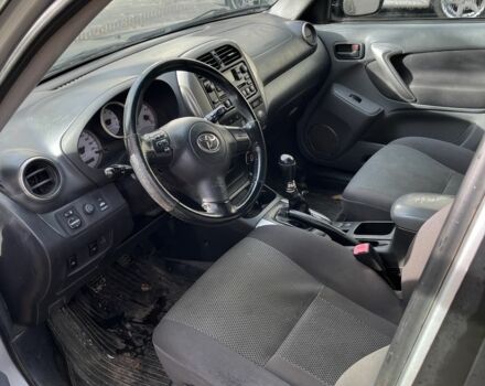 Черный Тойота РАВ 4, объемом двигателя 2 л и пробегом 300 тыс. км за 3600 $, фото 5 на Automoto.ua