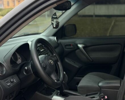 Чорний Тойота РАВ 4, об'ємом двигуна 2 л та пробігом 285 тис. км за 4300 $, фото 10 на Automoto.ua