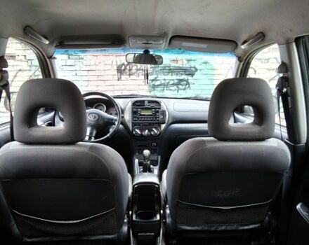 Чорний Тойота РАВ 4, об'ємом двигуна 2 л та пробігом 297 тис. км за 3800 $, фото 7 на Automoto.ua