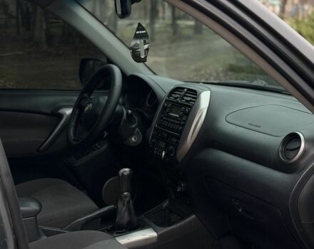 Чорний Тойота РАВ 4, об'ємом двигуна 2 л та пробігом 285 тис. км за 4300 $, фото 13 на Automoto.ua