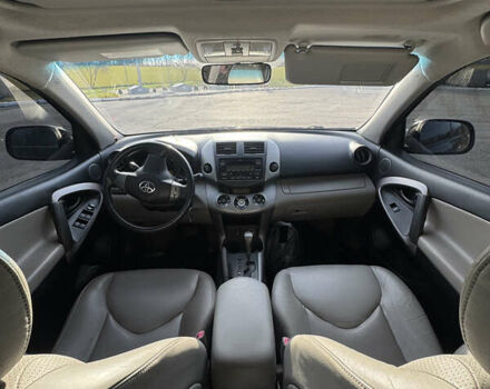 Чорний Тойота РАВ 4, об'ємом двигуна 2.36 л та пробігом 190 тис. км за 8600 $, фото 17 на Automoto.ua