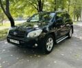 Чорний Тойота РАВ 4, об'ємом двигуна 2 л та пробігом 257 тис. км за 7999 $, фото 1 на Automoto.ua