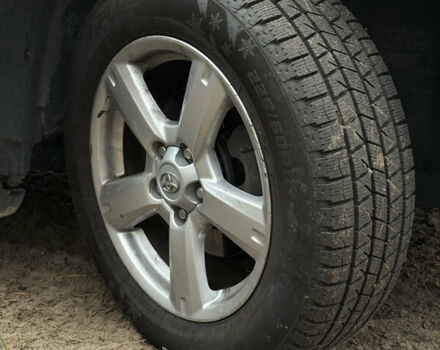 Чорний Тойота РАВ 4, об'ємом двигуна 2 л та пробігом 189 тис. км за 9500 $, фото 8 на Automoto.ua