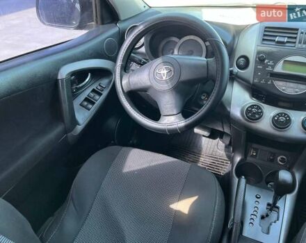 Чорний Тойота РАВ 4, об'ємом двигуна 2 л та пробігом 300 тис. км за 8290 $, фото 23 на Automoto.ua
