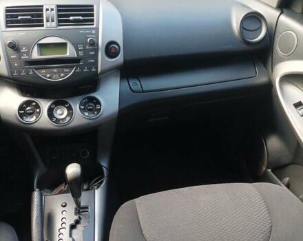 Чорний Тойота РАВ 4, об'ємом двигуна 2 л та пробігом 240 тис. км за 10300 $, фото 14 на Automoto.ua
