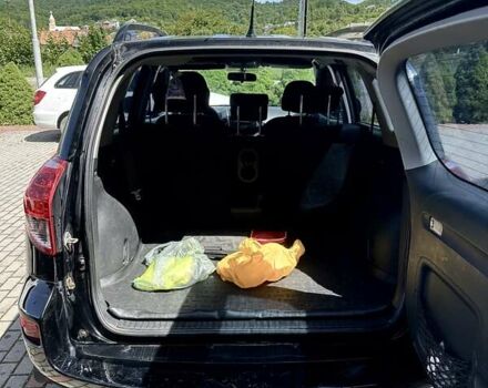 Черный Тойота РАВ 4, объемом двигателя 2 л и пробегом 245 тыс. км за 7999 $, фото 9 на Automoto.ua