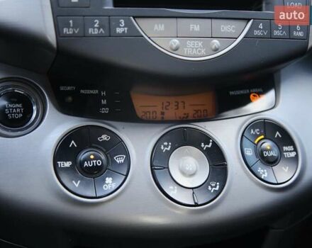 Черный Тойота РАВ 4, объемом двигателя 2 л и пробегом 170 тыс. км за 10000 $, фото 16 на Automoto.ua