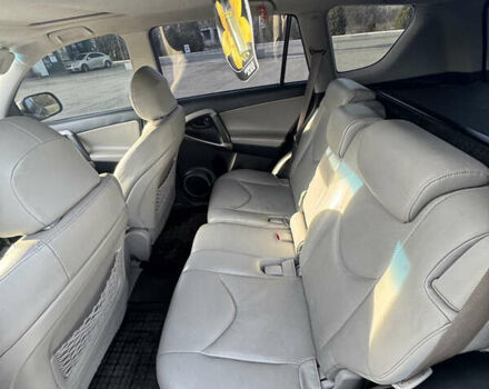 Чорний Тойота РАВ 4, об'ємом двигуна 2.36 л та пробігом 190 тис. км за 8600 $, фото 15 на Automoto.ua