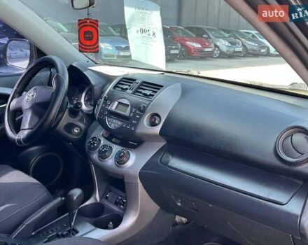 Чорний Тойота РАВ 4, об'ємом двигуна 2 л та пробігом 300 тис. км за 8290 $, фото 27 на Automoto.ua