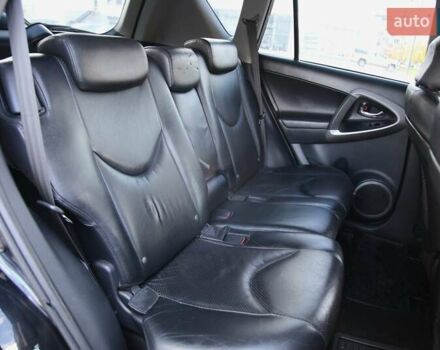 Черный Тойота РАВ 4, объемом двигателя 2 л и пробегом 170 тыс. км за 10000 $, фото 8 на Automoto.ua