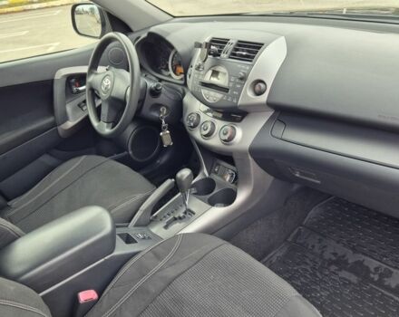 Черный Тойота РАВ 4, объемом двигателя 2 л и пробегом 173 тыс. км за 8999 $, фото 5 на Automoto.ua