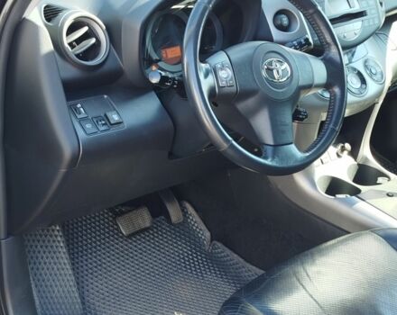 Черный Тойота РАВ 4, объемом двигателя 2 л и пробегом 190 тыс. км за 8800 $, фото 1 на Automoto.ua