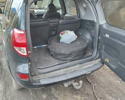 Черный Тойота РАВ 4, объемом двигателя 2.2 л и пробегом 323 тыс. км за 6000 $, фото 4 на Automoto.ua