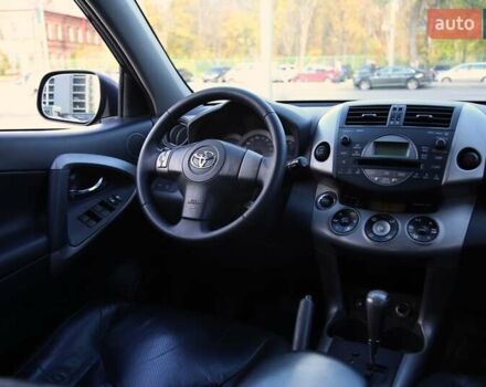 Черный Тойота РАВ 4, объемом двигателя 2 л и пробегом 170 тыс. км за 10000 $, фото 10 на Automoto.ua