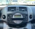 Чорний Тойота РАВ 4, об'ємом двигуна 2 л та пробігом 300 тис. км за 8290 $, фото 15 на Automoto.ua