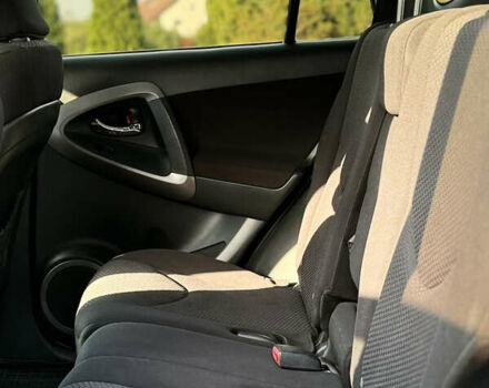 Чорний Тойота РАВ 4, об'ємом двигуна 2 л та пробігом 189 тис. км за 9500 $, фото 29 на Automoto.ua