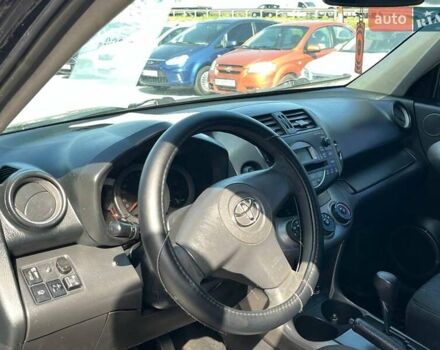 Чорний Тойота РАВ 4, об'ємом двигуна 2 л та пробігом 300 тис. км за 8290 $, фото 12 на Automoto.ua