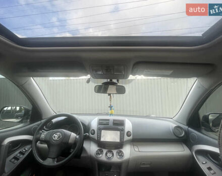 Черный Тойота РАВ 4, объемом двигателя 2.36 л и пробегом 241 тыс. км за 8900 $, фото 2 на Automoto.ua