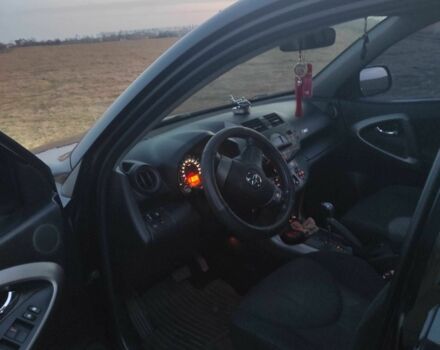 Чорний Тойота РАВ 4, об'ємом двигуна 2 л та пробігом 242 тис. км за 9000 $, фото 4 на Automoto.ua