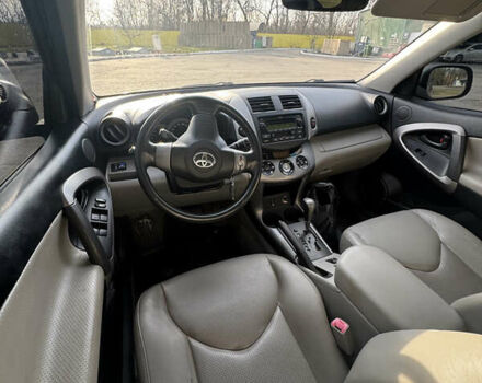 Чорний Тойота РАВ 4, об'ємом двигуна 2.36 л та пробігом 190 тис. км за 8600 $, фото 16 на Automoto.ua