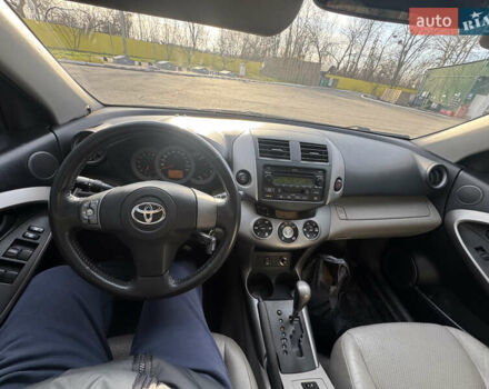 Чорний Тойота РАВ 4, об'ємом двигуна 2.36 л та пробігом 190 тис. км за 8600 $, фото 20 на Automoto.ua