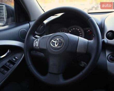 Черный Тойота РАВ 4, объемом двигателя 2 л и пробегом 170 тыс. км за 10000 $, фото 13 на Automoto.ua