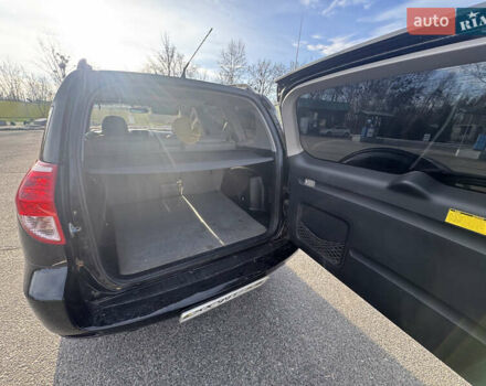 Чорний Тойота РАВ 4, об'ємом двигуна 2.36 л та пробігом 190 тис. км за 8600 $, фото 13 на Automoto.ua