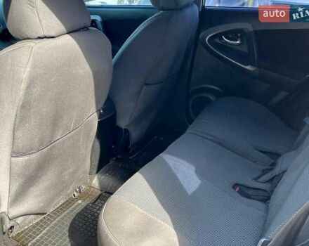 Чорний Тойота РАВ 4, об'ємом двигуна 2 л та пробігом 300 тис. км за 8290 $, фото 20 на Automoto.ua