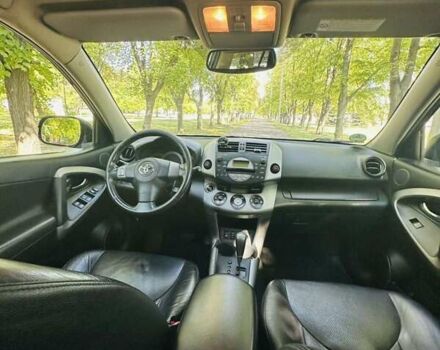 Чорний Тойота РАВ 4, об'ємом двигуна 2 л та пробігом 257 тис. км за 7999 $, фото 17 на Automoto.ua