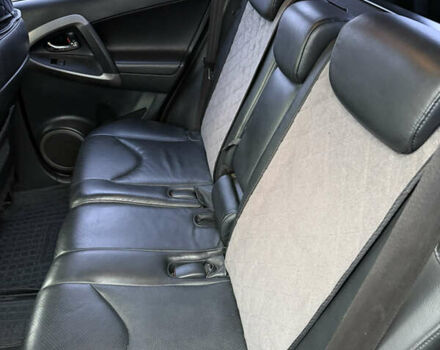 Чорний Тойота РАВ 4, об'ємом двигуна 2 л та пробігом 242 тис. км за 10200 $, фото 27 на Automoto.ua