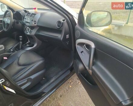 Черный Тойота РАВ 4, объемом двигателя 2.2 л и пробегом 244 тыс. км за 9400 $, фото 4 на Automoto.ua