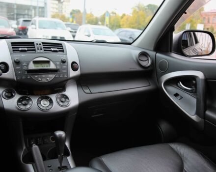 Черный Тойота РАВ 4, объемом двигателя 2.4 л и пробегом 138 тыс. км за 12000 $, фото 12 на Automoto.ua