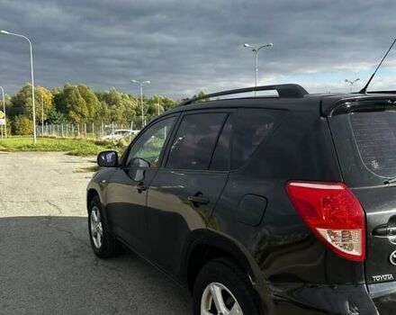 Черный Тойота РАВ 4, объемом двигателя 2 л и пробегом 564 тыс. км за 7800 $, фото 2 на Automoto.ua