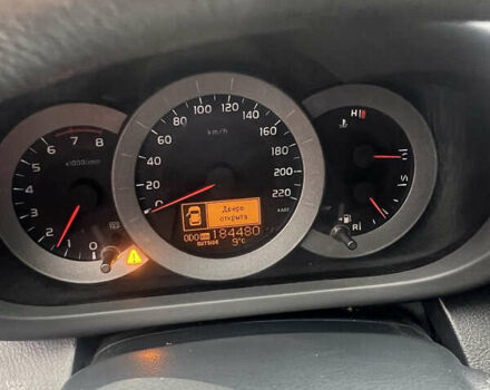 Чорний Тойота РАВ 4, об'ємом двигуна 2 л та пробігом 184 тис. км за 12000 $, фото 7 на Automoto.ua