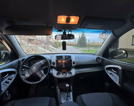 Черный Тойота РАВ 4, объемом двигателя 2 л и пробегом 260 тыс. км за 8700 $, фото 4 на Automoto.ua